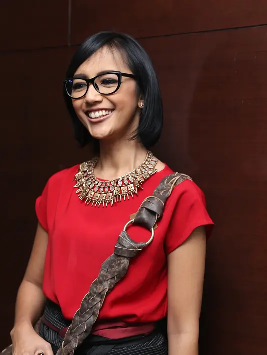 Rupanya di rumah baru Nina Tamam tersebut terdapat sosok penunggu yang membuat heboh seisi rumah. Bahkan suaminya yang tidak penakut pun menjadi sedikit terganggu lantaran anjing mereka selalu menggonggong keras. (Andy Masela/Bintang.com)