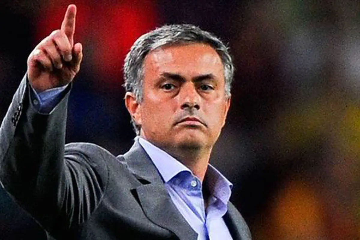 Jose Mourinho Saat Menunjuk Satu Jari