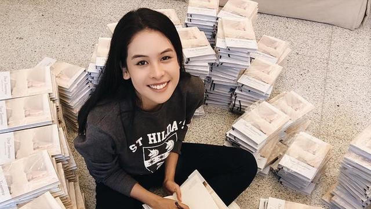 Berbagai judul film juga telah dibintangi Maudy Ayunda. Namun baru-baru ini, ada bakat lain yang baru saja ditunjukan Maudy lewat karyanya. Maudy Ayunda baru saja melahirkan buku yang berjudul 