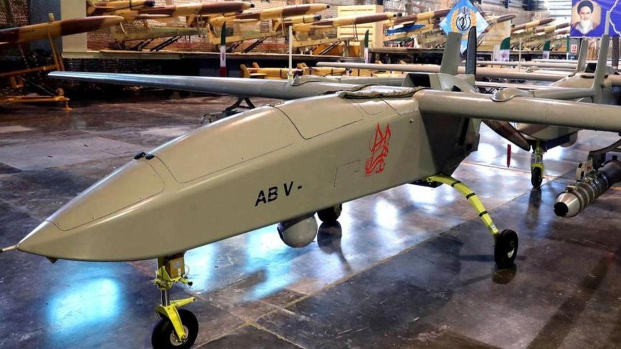 Lalu, ada yang tak kalah canggih yaitu drone Karrar. Drone ini dapat digunakan dalam berbagai operasi pertahanan udara di ketinggian.<br>
