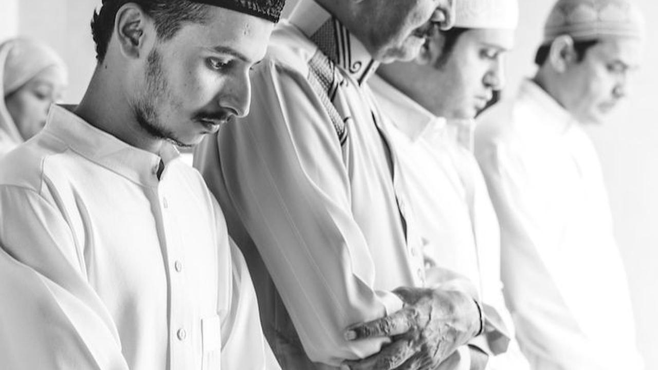 Sementara pemerintah RI menetapkan Iduladha jatuh pada Kamis, 29 Juni 2023. Perbedaan penetapan Iduladha antara pemerintah dan Muhammadiyah tak jadi persoalan. Sebaliknya, penghargaan atas perbedaan ditandai dengan libur Iduladha yang diperpanjang.