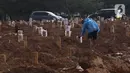 Suasana makam jenazah Covid-19 di TPU Tegal Alur, Jakarta, Minggu (3/12/2021). Posisi ketiga adalah Jawa Tengah dengan 971 kasus. (Liputan6.com/Angga Yuniar)
