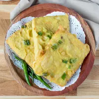 Tempe mendoan, salah satu makanan favorit masyarakat/copyright: shutterstock