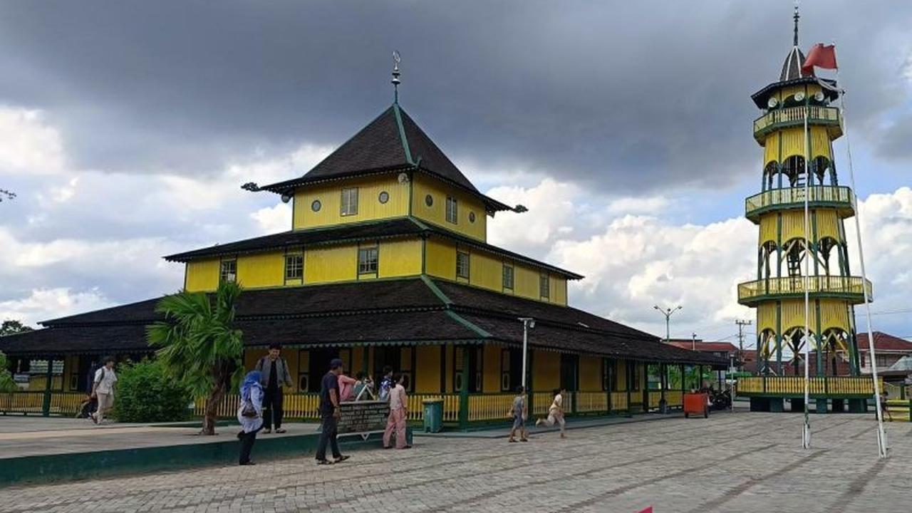 Masjid Shirathal Mustaqiem Samarinda: Kisah Ulama Ubah Kampung Maksiat Jadi Poros Ibadah Tertua
