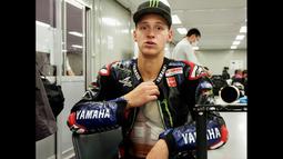 Fabio Quartararo mengalami kecelakaan saat balapan MotoGP Aragon 2022 yang baru melewati tiga tikungan. (AFP/Toshifumi Kitamura)