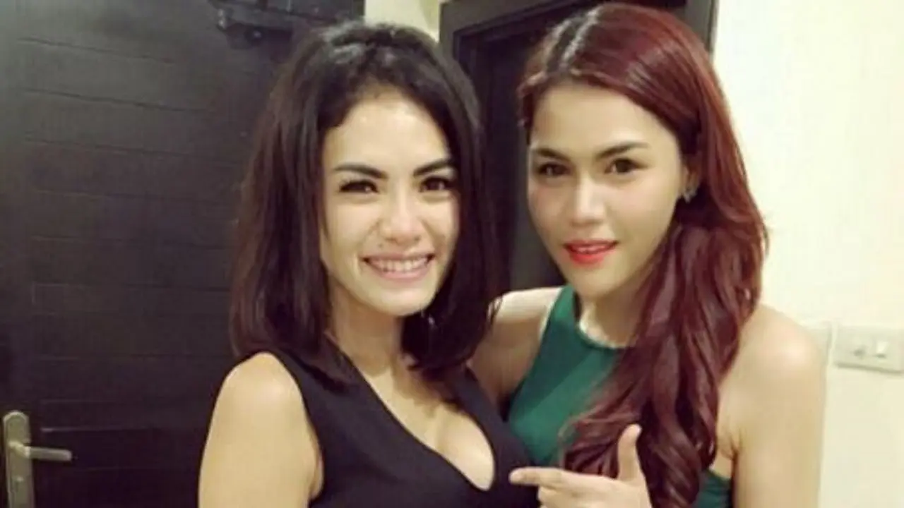 [Bintang] DJ Katty bersama Nikita Mirzani