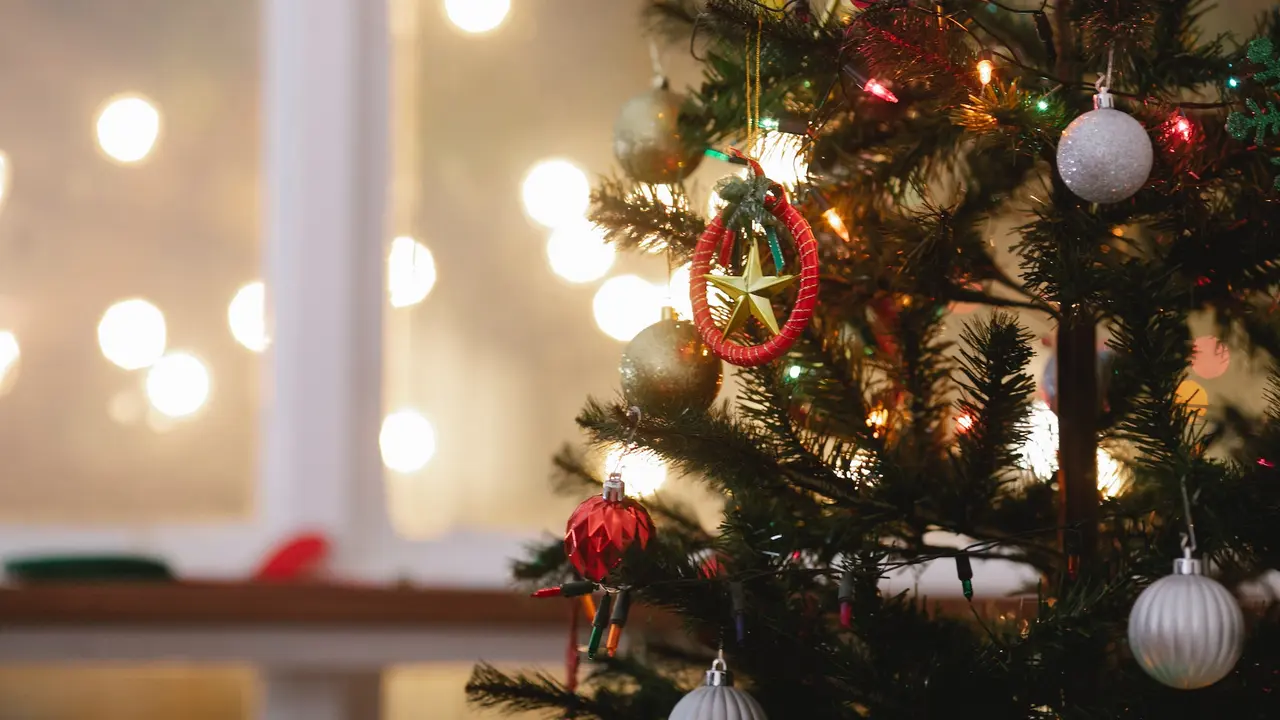 Ilustrasi hiasan pada pohon Natal