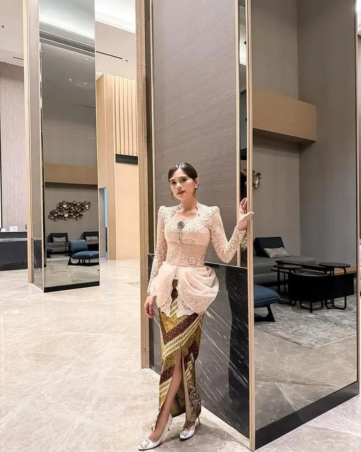 6 Potret Audi Marissa di Pernikahan Ochi Rosdiana, Serasi denganAnthonyXie
