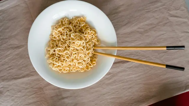 4. Membuat Cepat Kenyang tapi Mudah Lapar