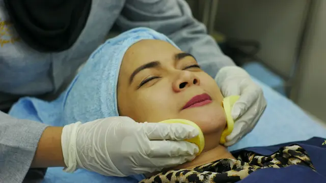 Shezy Idris menjalankan perawatan kecantikan dengan metode facial Oxygeneo