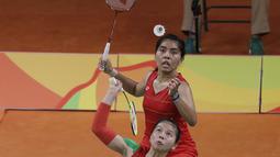 Meskipun tampil sebagai juara grup, Nitya Krishinda Mahewswari/Greysia Polii gagal meladeni permainan dari Yu Yang/Tang Yuanting. (AP/Kin Cheung)