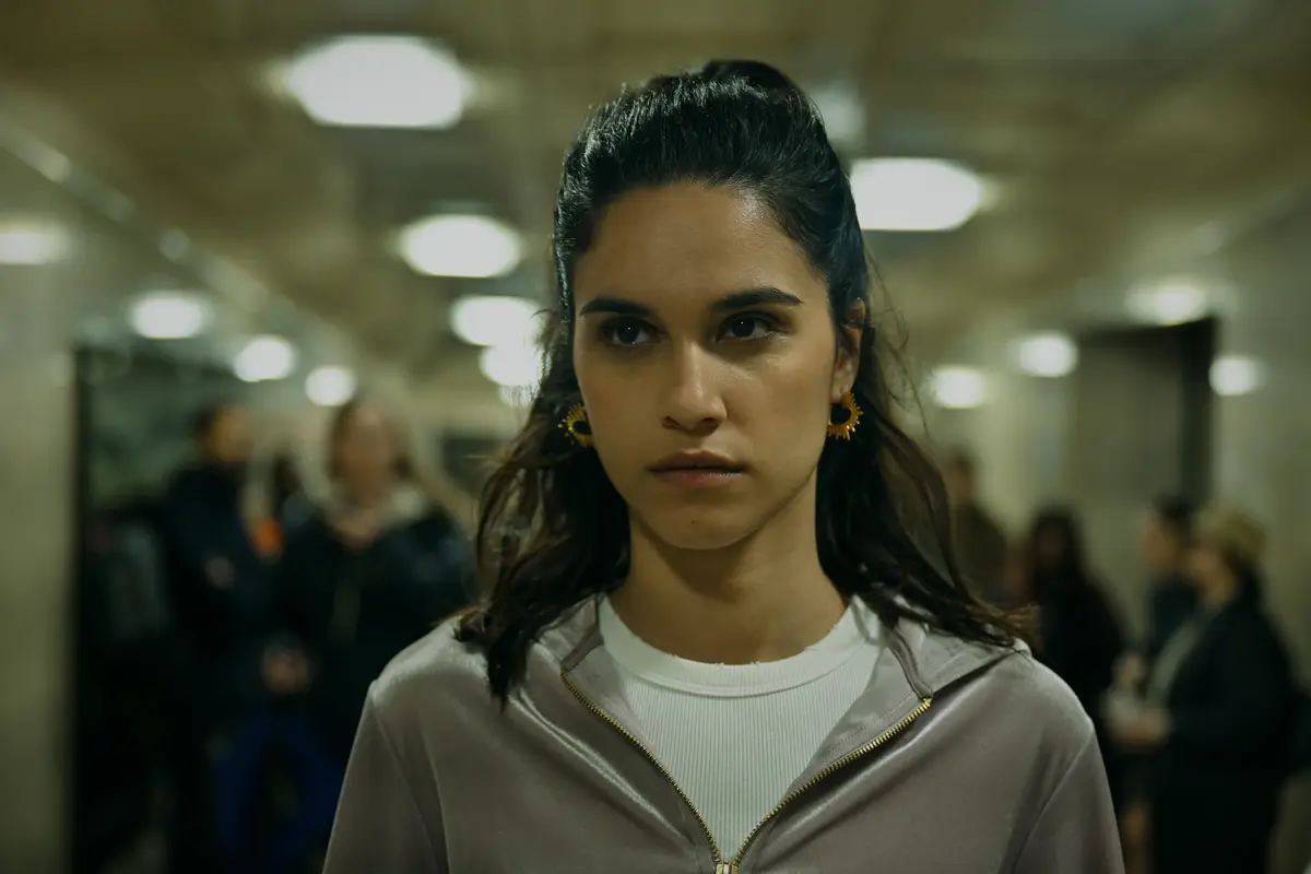 Hiba Bennani dalam serial Slow Horses Season 5. (Apple TV Plus)