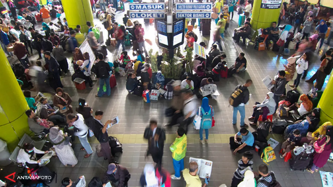 mudik-gambir2-130804b.jpg