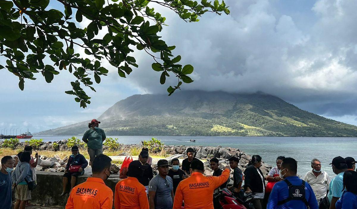 10 desa dan dua kelurahan di Kecamatan Tagulandang, Kabupaten Sitaro terdampak material vulkanik erupsi Gunung Ruang.<br>