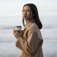 woman drink coffee/copyright freepik/freepik