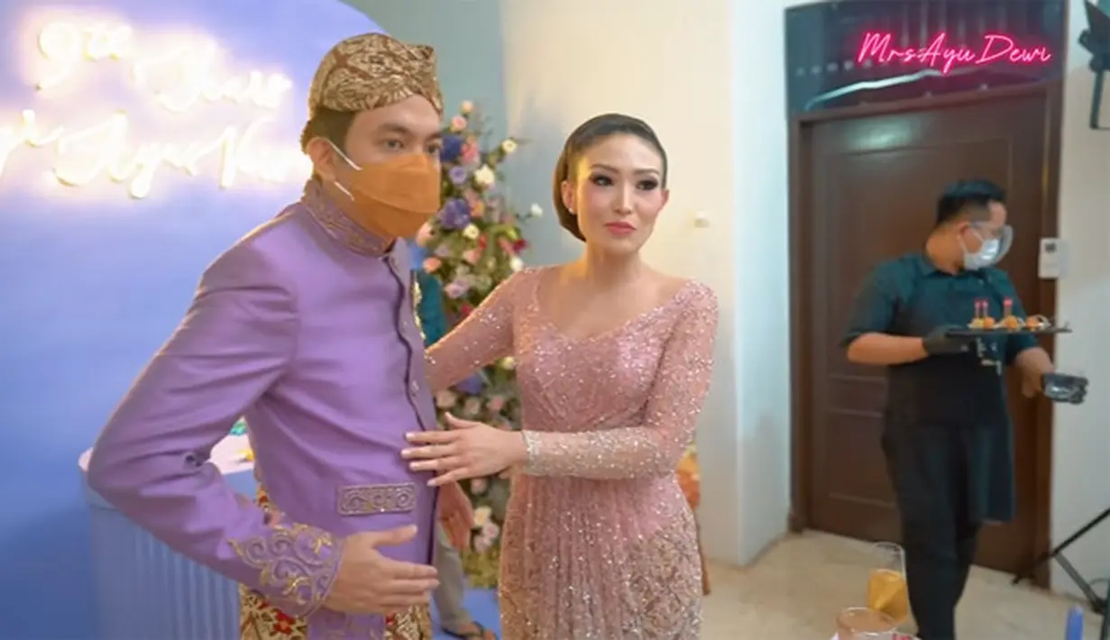 Ayu Dewi dan Regi Datau (Youtube/ MrsAyuDewi)