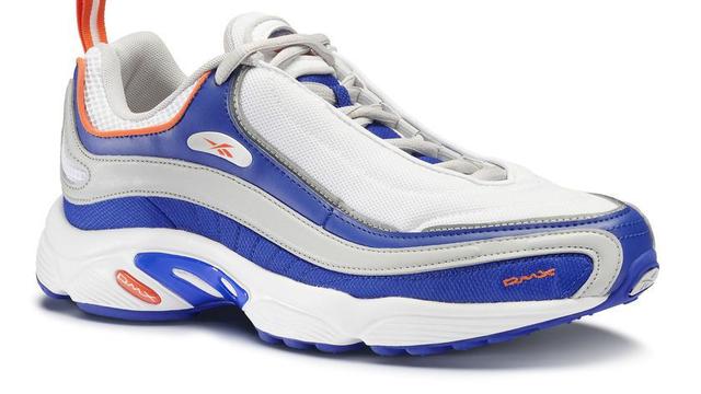 Panduan Gaya Terkini dengan Colorful Sneakers