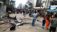 Ratusan PKL mengamuk dan menyerang Posko Satpol PP di Jalan Dalem Kaum, Kota Bandung, Jawa Barat. (Liputan6.com/Aditya Prakasa)