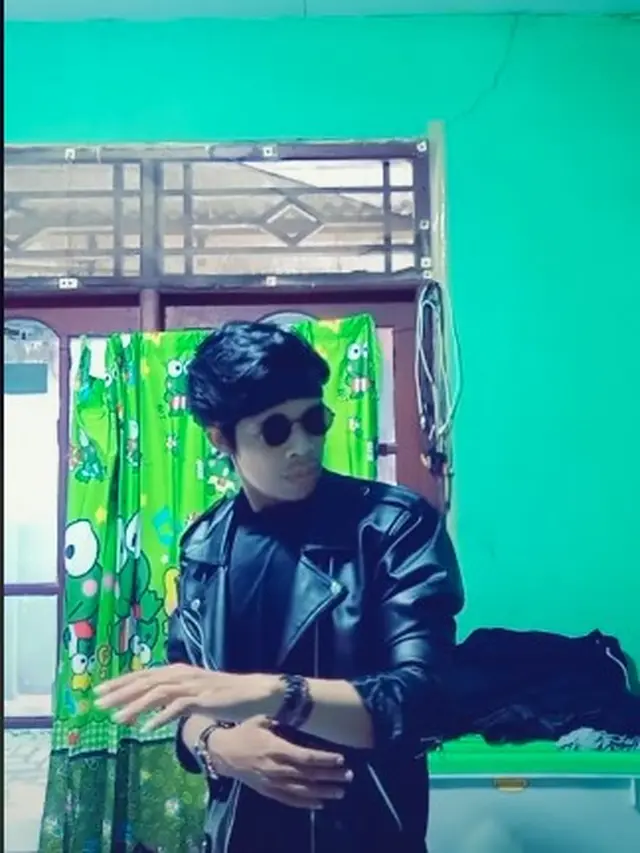 7 Potret Seleb TikTok yang Disebut Mirip Atta Halilintar, Bak Pinang Dibelah Dua