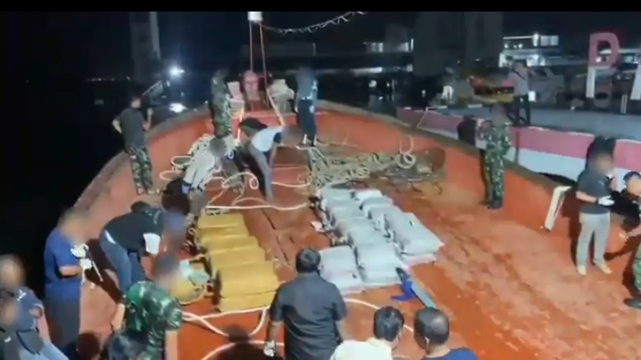 Penyelundupan kokain dan sabu sebanyak 1,9 ton digagalkan TNI AL di Selat Durian, Karimun. (Foto: Liputan6.com/Istimewa/Ajang Nurdin)
