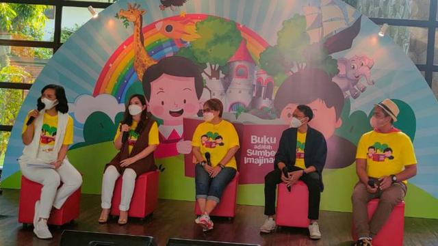 Rutin Baca Buku Jadi Cara Tasya Kamila Tingkatkan Kecerdasan Anak