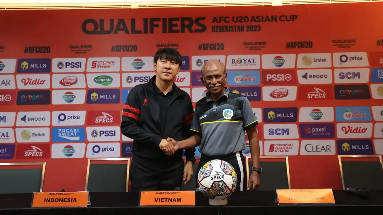 Pelatih timnas Indonesia U-20 Shin Tae-yong Bersama pelatih Timor Leste