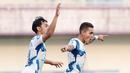 Pemain PSIS Semarang, Paulo Gali Freitas, melakukan selebrasi bersama Luthfi Kamal saat melawan Dewa United pada laga pekan kedelapan BRI Liga 1 2023/2024 di Stadion Indomilk Arena, Tangerang, Senin (14/8/2023). PSIS Semarang menang telak 4-1 atas Dewa United. (Bola.com/M Iqbal Ichsan)