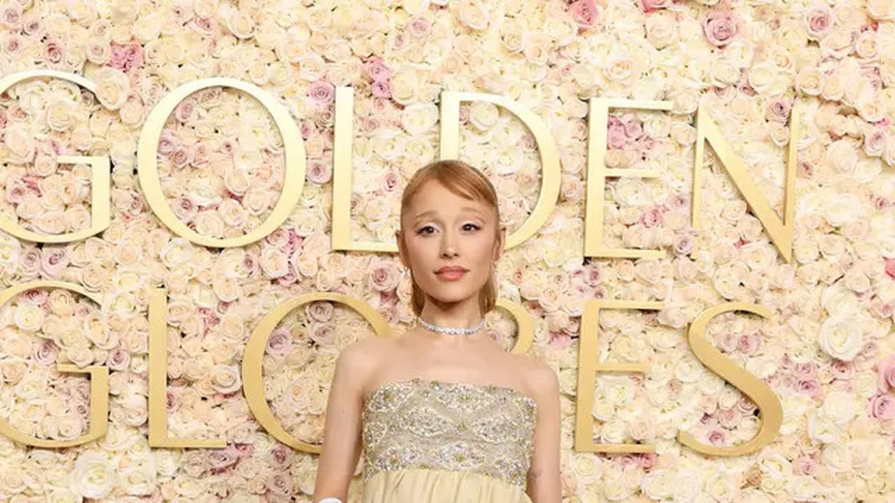 Ariana Grande Tampil Memukau dengan Gaun Soft Pink di Gala National Board of Review