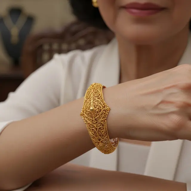 9 Gelang Emas Ukir Halus tapi Bernilai Tinggi untuk Wanita Usia 50+, Pesona Abadi