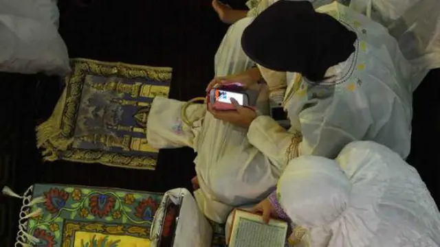 Inilah beberapa kelakuan nyeleneh orang Indonesia saat tarawih.