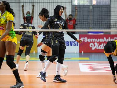 Jakarta Pertamina Fastron tampil sparta saat menaklukkan Gresik Petrokimia Pupuk Indonesia dalam pertandingan terakhir Final Four Proliga Putri 2021-2022. (Bola.com/Bagas Lazuardi)