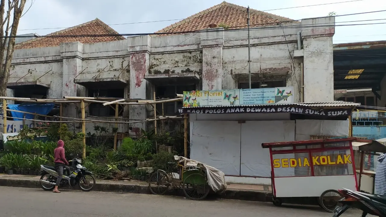 Pabrik cokelat Ceres di jalan Cimanuk, Garut, Jawa Barat, nampak kumuh dibiarkan tanpa perawatan sejak lama