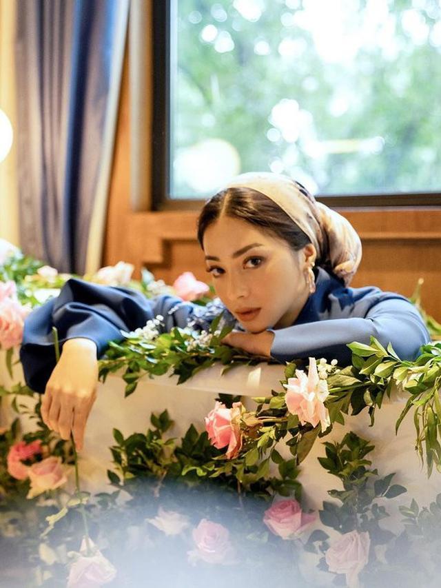 Potret Terbaru Nikita Willy Setelah Tunangan, Tampil Berhijab dan Elegan
