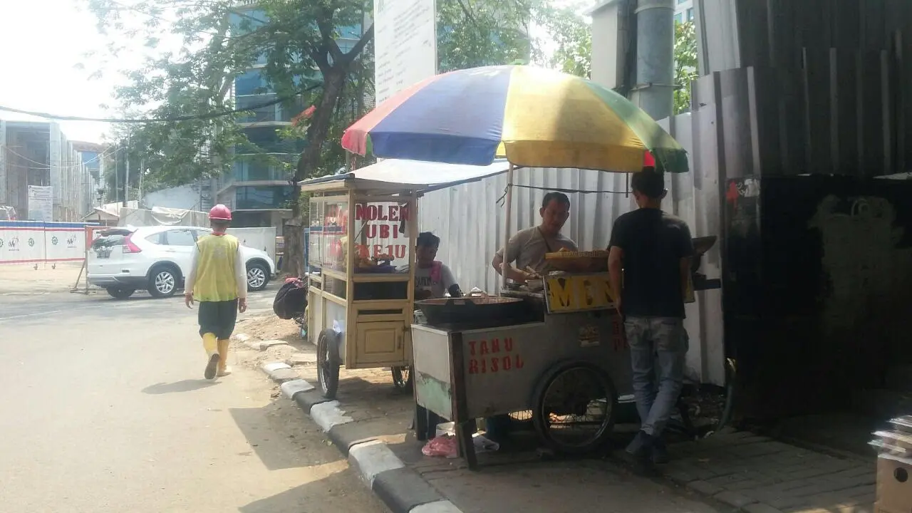 PKL di Stasiun Sudirman, Jakarta (Liputan6.com/ Lizsa Egeham)