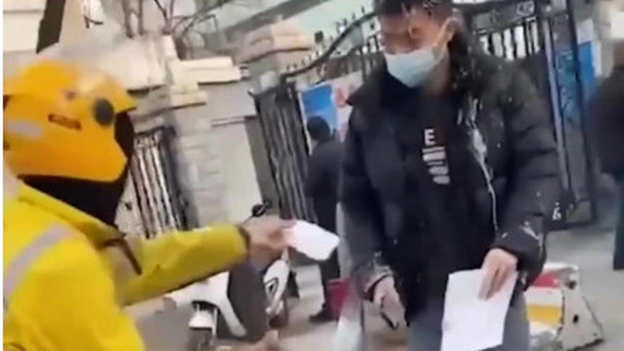 Viral Driver Pengantar Makanan Siram Minuman ke Pria, Ternyata Permintaan Mantan Pacar