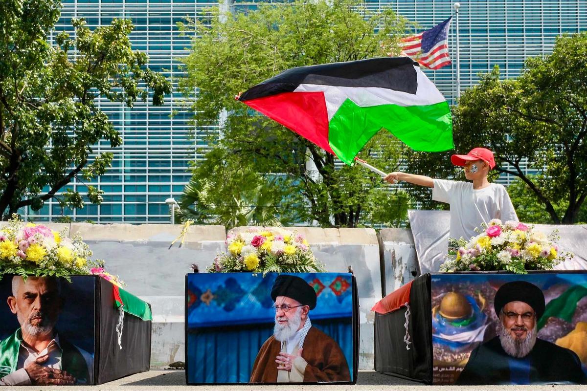 FOTO: Aksi Hari Quds di Jakarta Kecam Serangan Militer AS dan Israel ke Iran