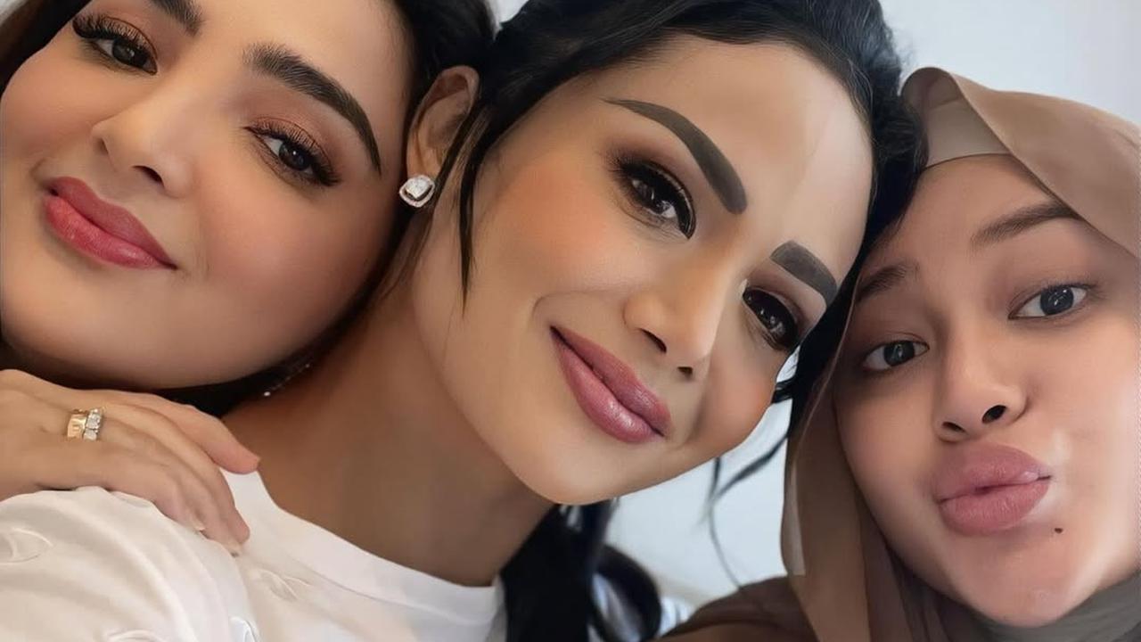 Bikin Haru, Begini Cara Aurel Hermansyah Peringati Hari Ibu - Unggah Foto Bareng Kris Dayanti dan Ashanty