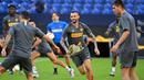 Gelandang Inter Milan, Marcelo Brozovic, melakukan latihan jelang laga Liga Europa di Gelsenkirchen, Jerman, Selasa (4/8/2020). Inter Milan akan berhadapan dengan Getafe. (Photo by Ina Fassbender / various sources / AFP)