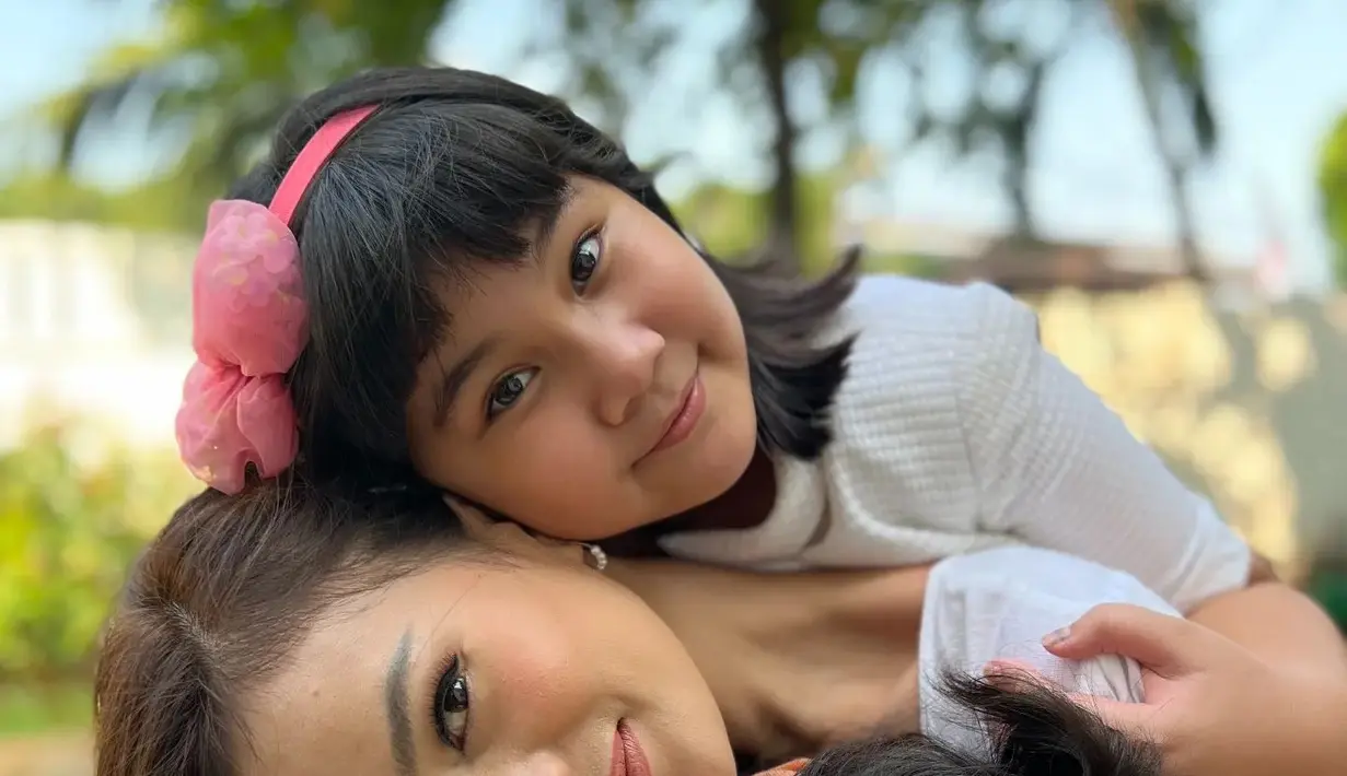 <p>Dari pernikahan tersebut, Astrid Tiar dikaruniai dua buah hati yang cantik. [Foto: instagram/astridtiar127]</p>