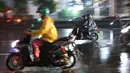 Rabu (20/8/2025) sore, sejumlah wilayah Jakarta dan sekitarnya diguyur hujan. (KapanLagi.com/Budy Santoso)