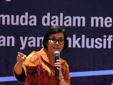 Managing Director World Bank, Sri Mulyani Indrawati saat memberi kuliah umum di kampus UI Depok, Selasa (26/7). Dalam paparannya ia menyebut Indonesia memiliki potensi dan mampu menjadi pelaku global yang disegani. (Liputan6.com/Helmi Fithriansyah)