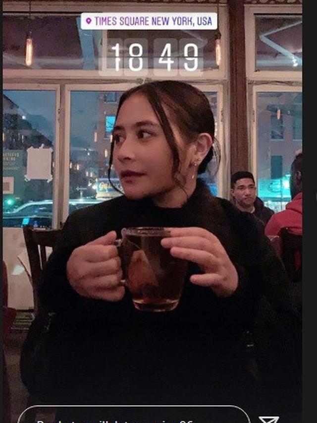 Prilly Latuconsina liburan tahun baru 2022 di New York City (Foto: Instagram/prillylatuconsina96)