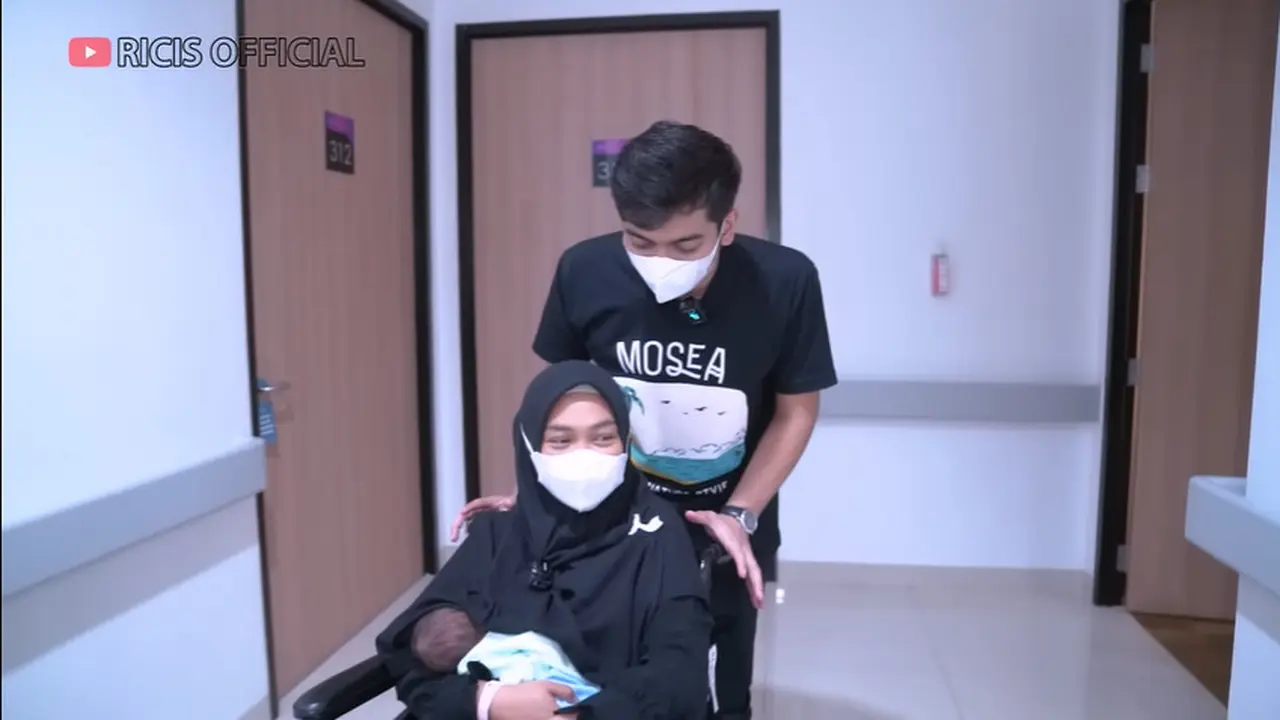 [Fimela] Ria Ricis dan Teuku Ryan