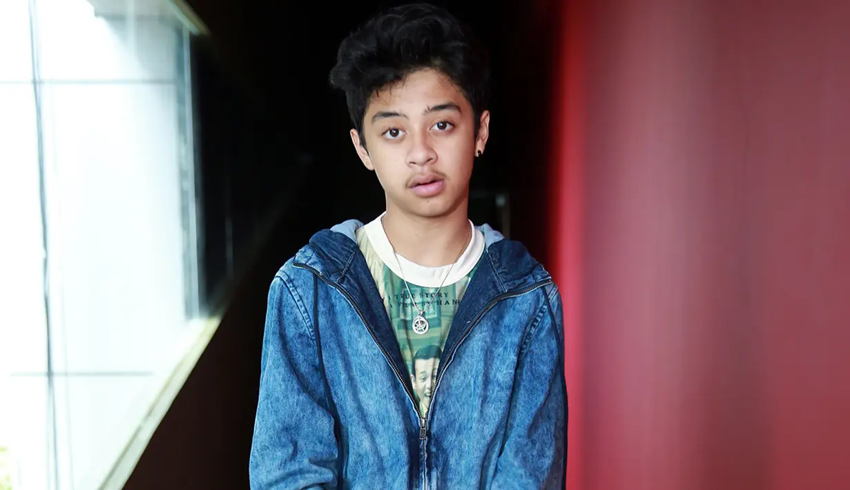 Dalam single keduanya, Babas memilih genre slow. Meski minim pengalaman mencipta lagu, lelaki yang ingin mencipta lagu layaknya Bruno Mars itu akan meminta bantuan musisi lain. (Deki Prayoga/Bintang.com)