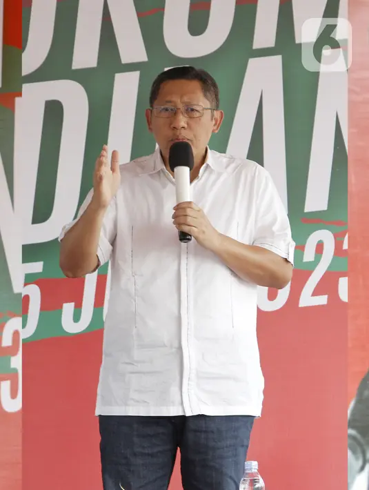 Anas tampak mengenakan kemeja putih.(merdeka.com/Arie Basuki)