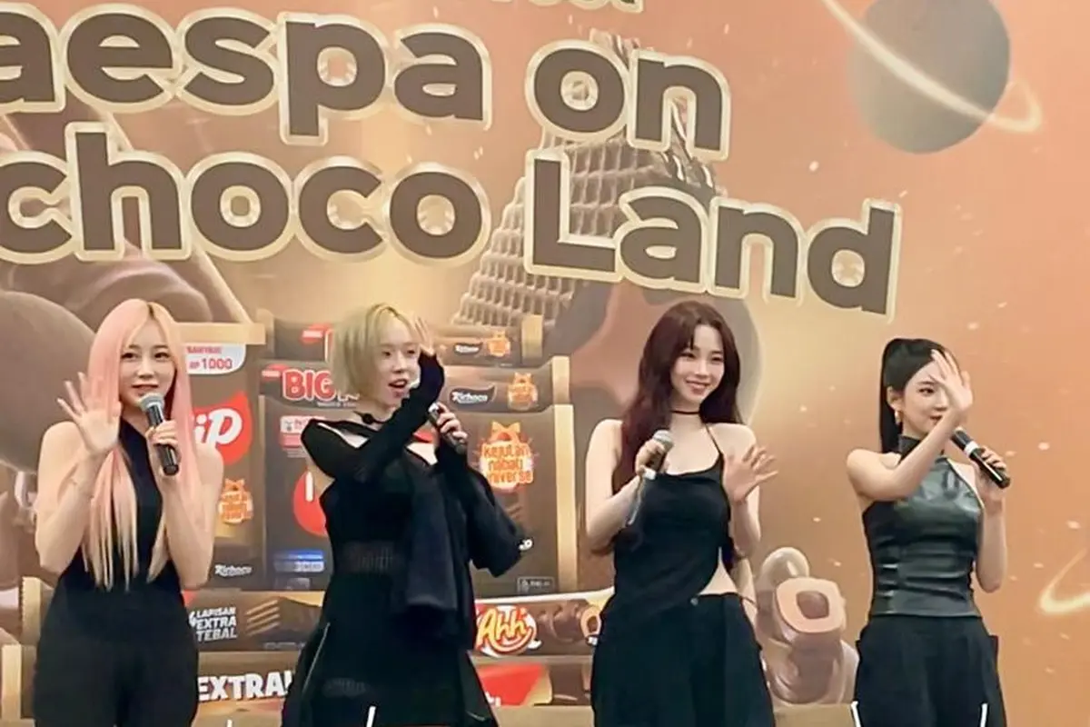 Elegan dan Misterius, Aespa Tampil Serba Hitam di Richoco Land dengan Pesona Metaverse