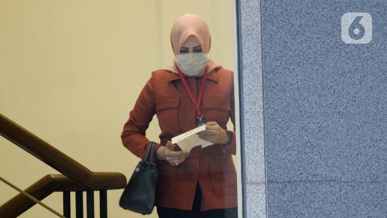 FOTO: KPK Periksa Istri Mantan Sekretaris MA Nurhadi