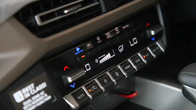 Mitsubishi XFORCE.
