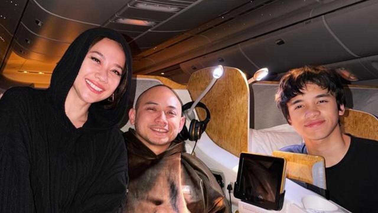 Romantis dan Megah, BCL Rayakan Ultah Tiko ke-45 di Kabin Pesawat