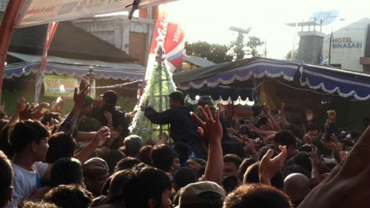Ratusan warga Yogya serbu Grebeg Gunungan 4.000 batu akik